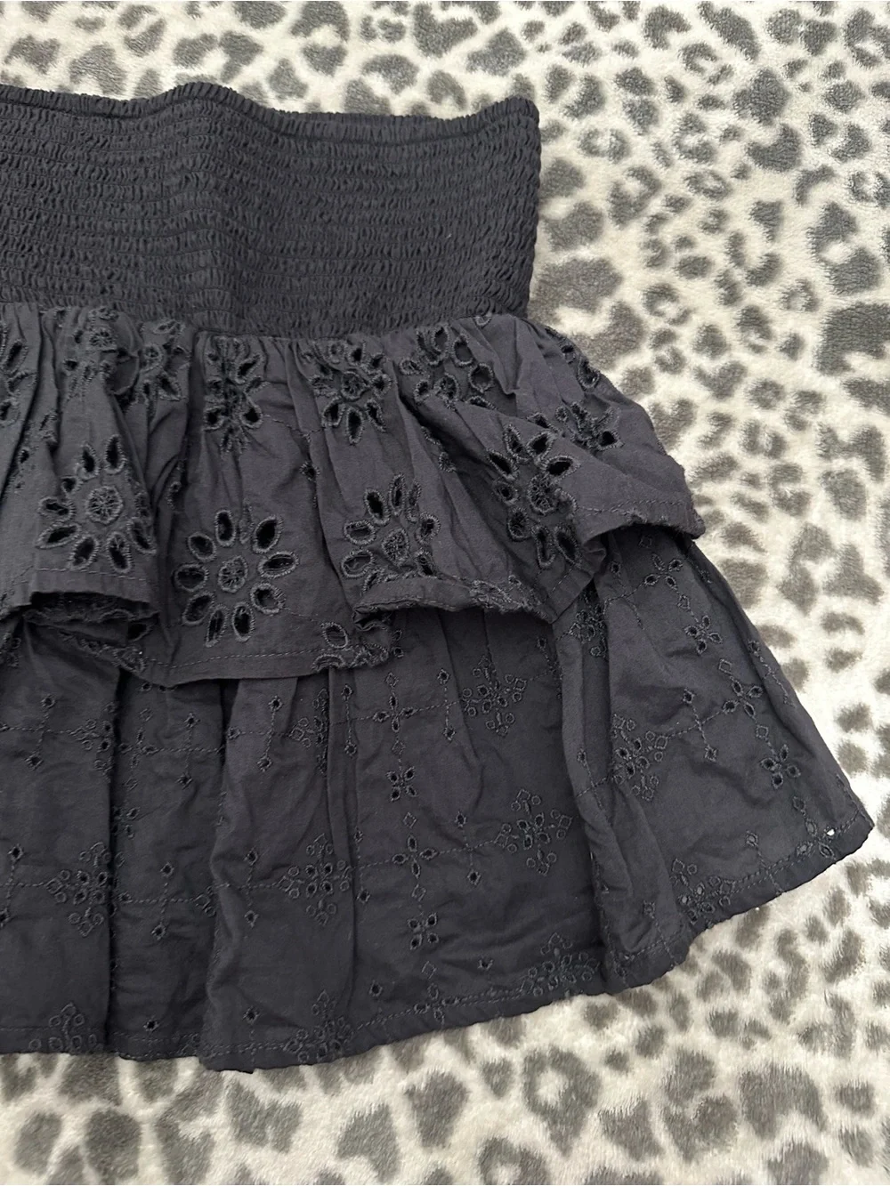 American Eagle Smock Waist Eyelet Tiered Mini Skirt in Black / Dark Gray Size XS - Picture 6 of 14